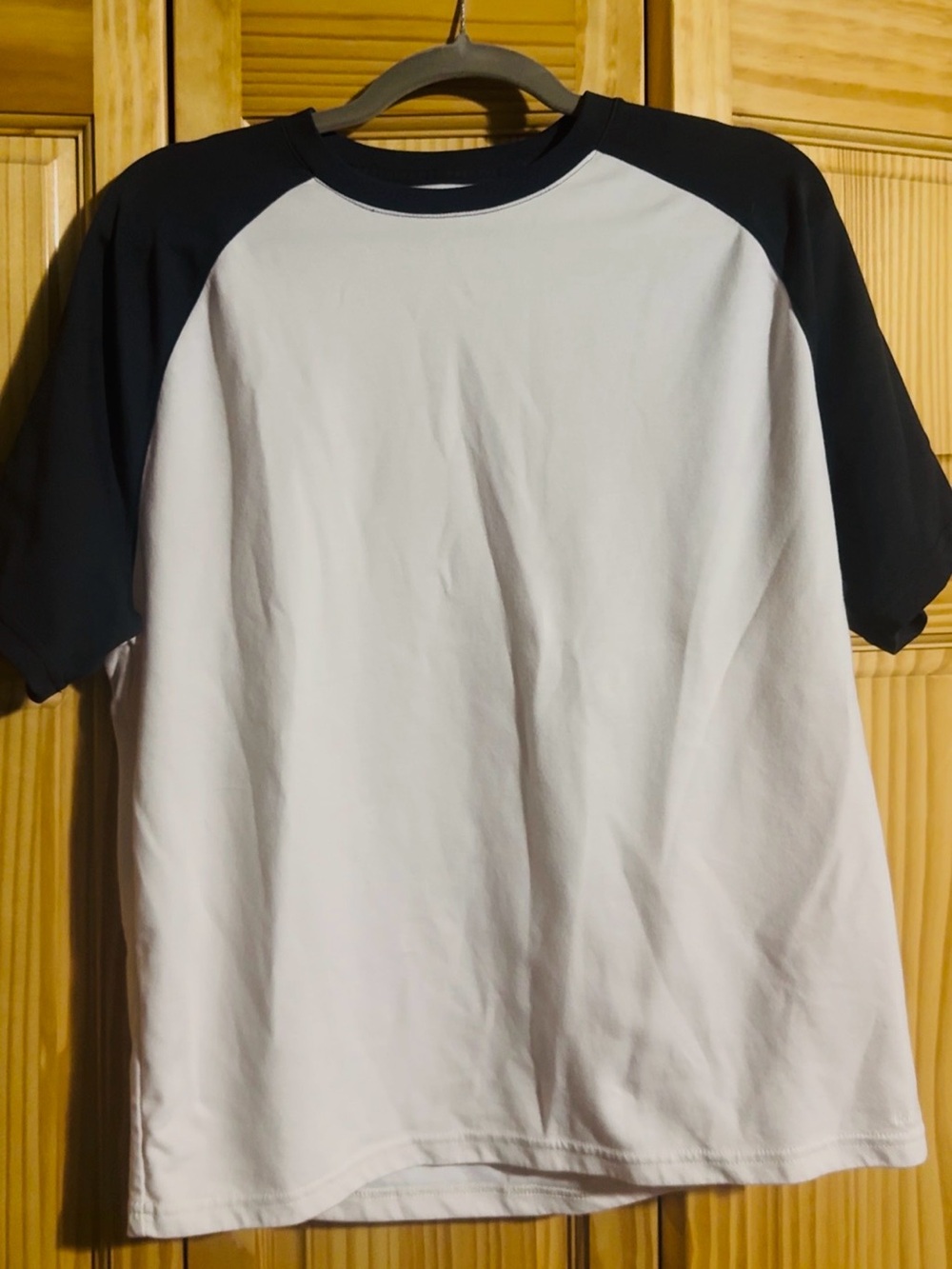 Hollister Men’s Classic Two-Tone Raglan Short Sleeve Shirt - Cream / Blue